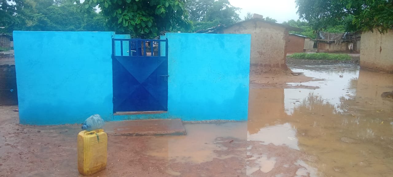 Clôture et portail du forage PMH de N'da Kouassikro